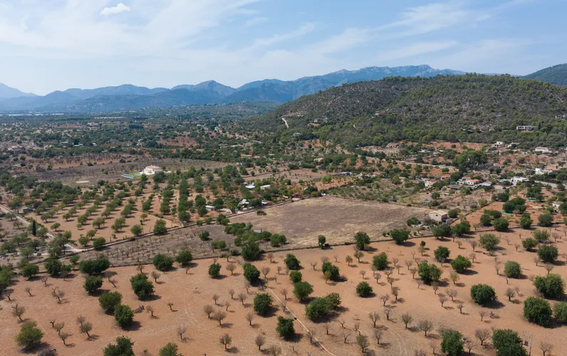 Współczesny projekt ośrodka wypoczynkowego w pobliżu gór Tramuntana na Majorce