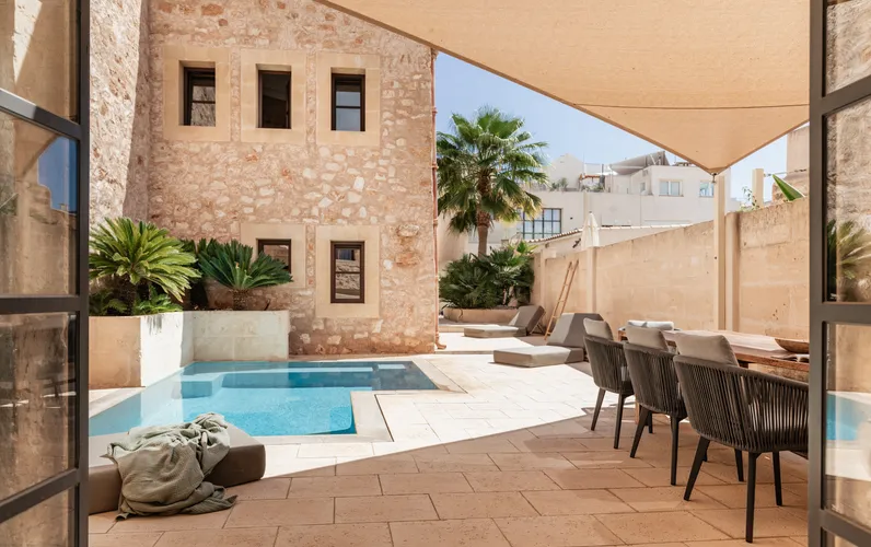 Elegante casa urbana con casa de huéspedes separada