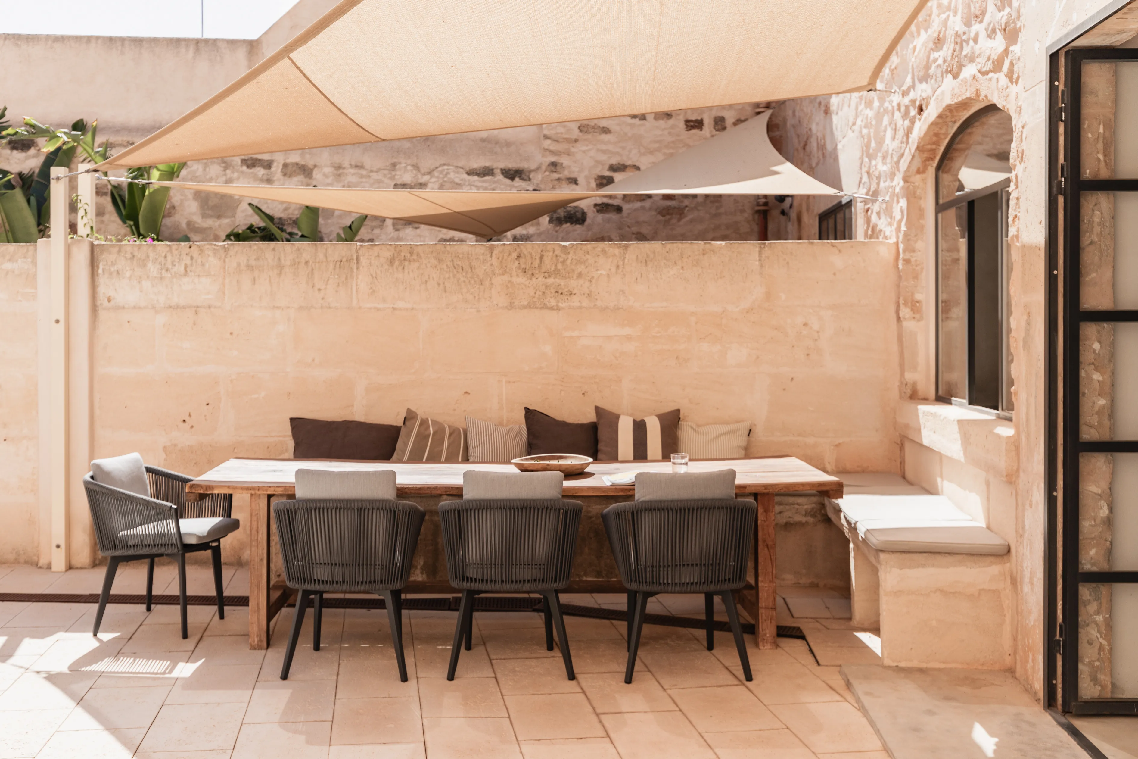 Elegant casa urbana amb casa d'hostes separada-8