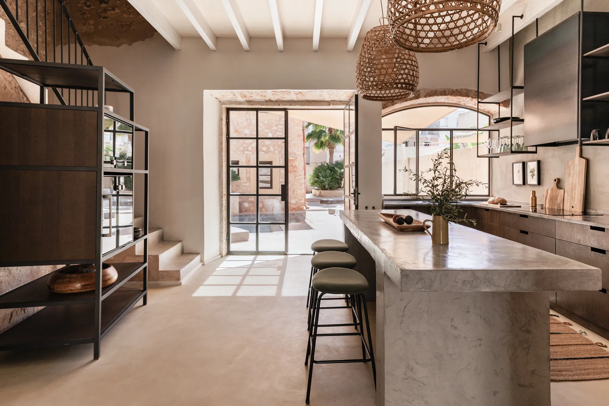 Elegante casa urbana con casa de huéspedes separada-3