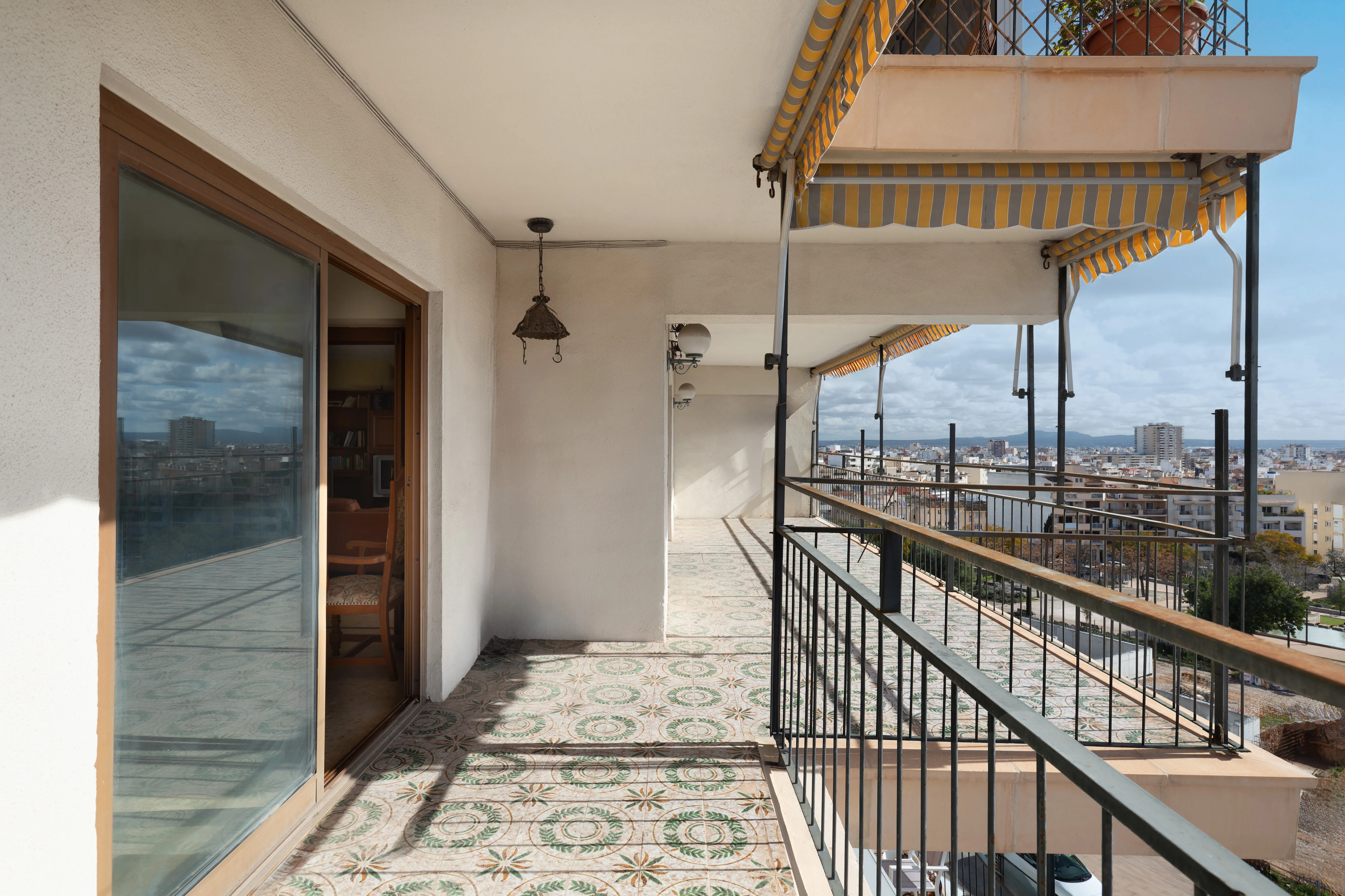 Exclusiu pis amb terrassa i vistes panoràmiques en Son Dameto-3