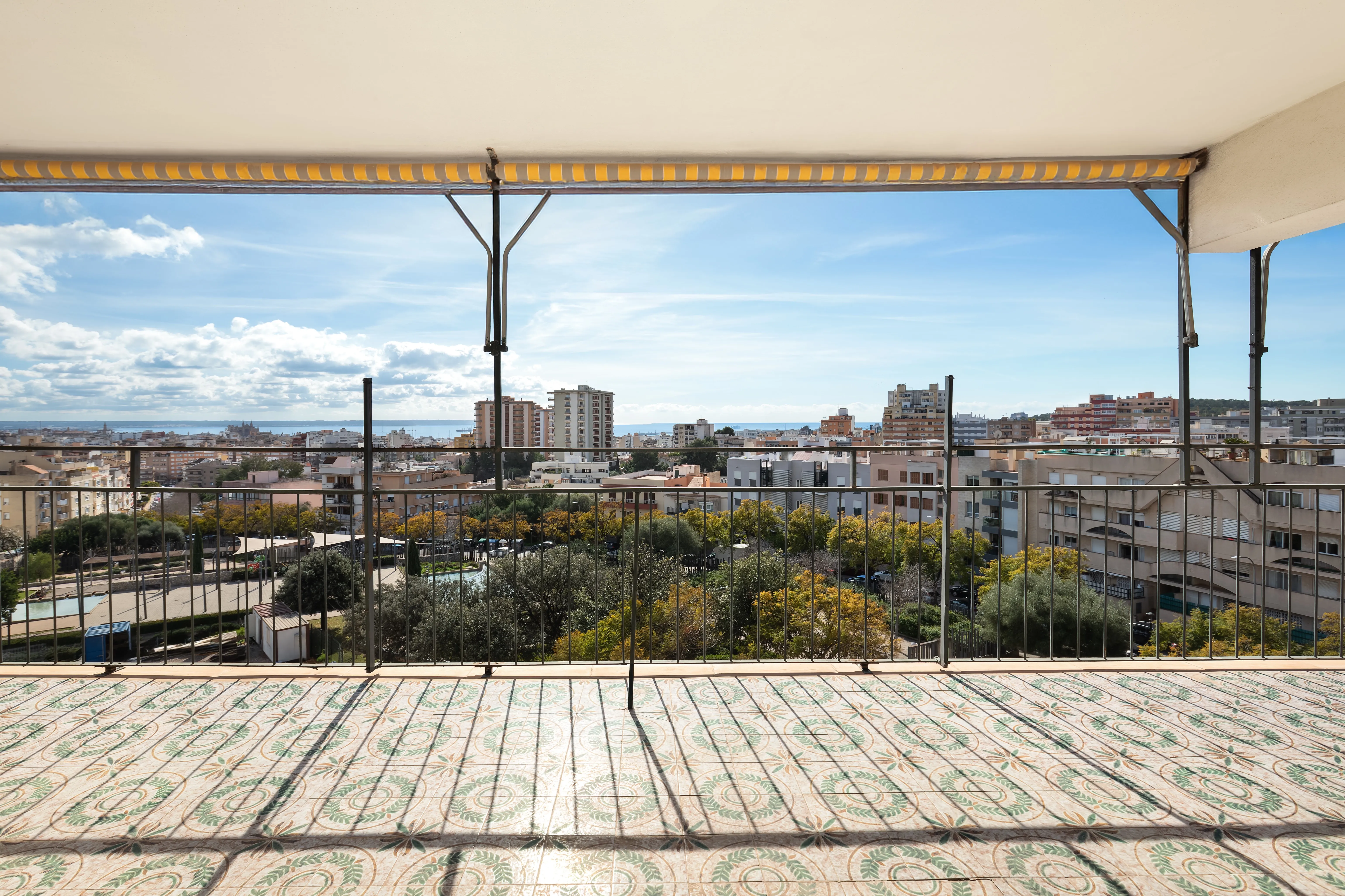 Exclusivo piso con terraza y vistas panorámicas en Son Dameto-9