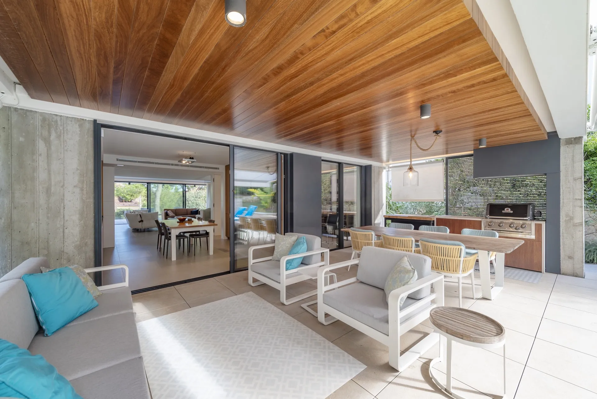 Фантастический, современный пляжный дом на Майорке-8