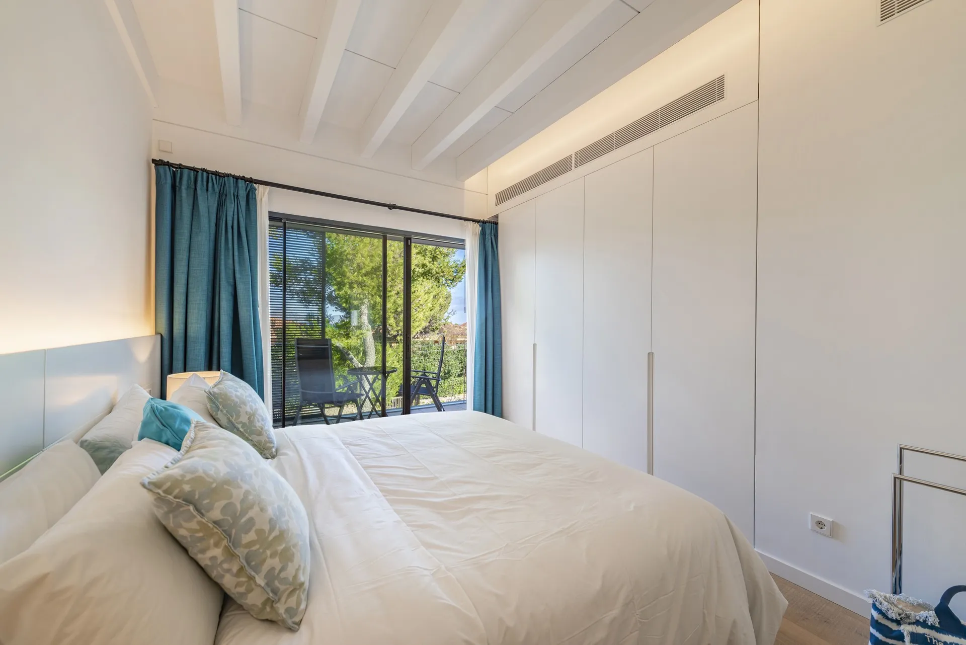 Фантастический, современный пляжный дом на Майорке-15