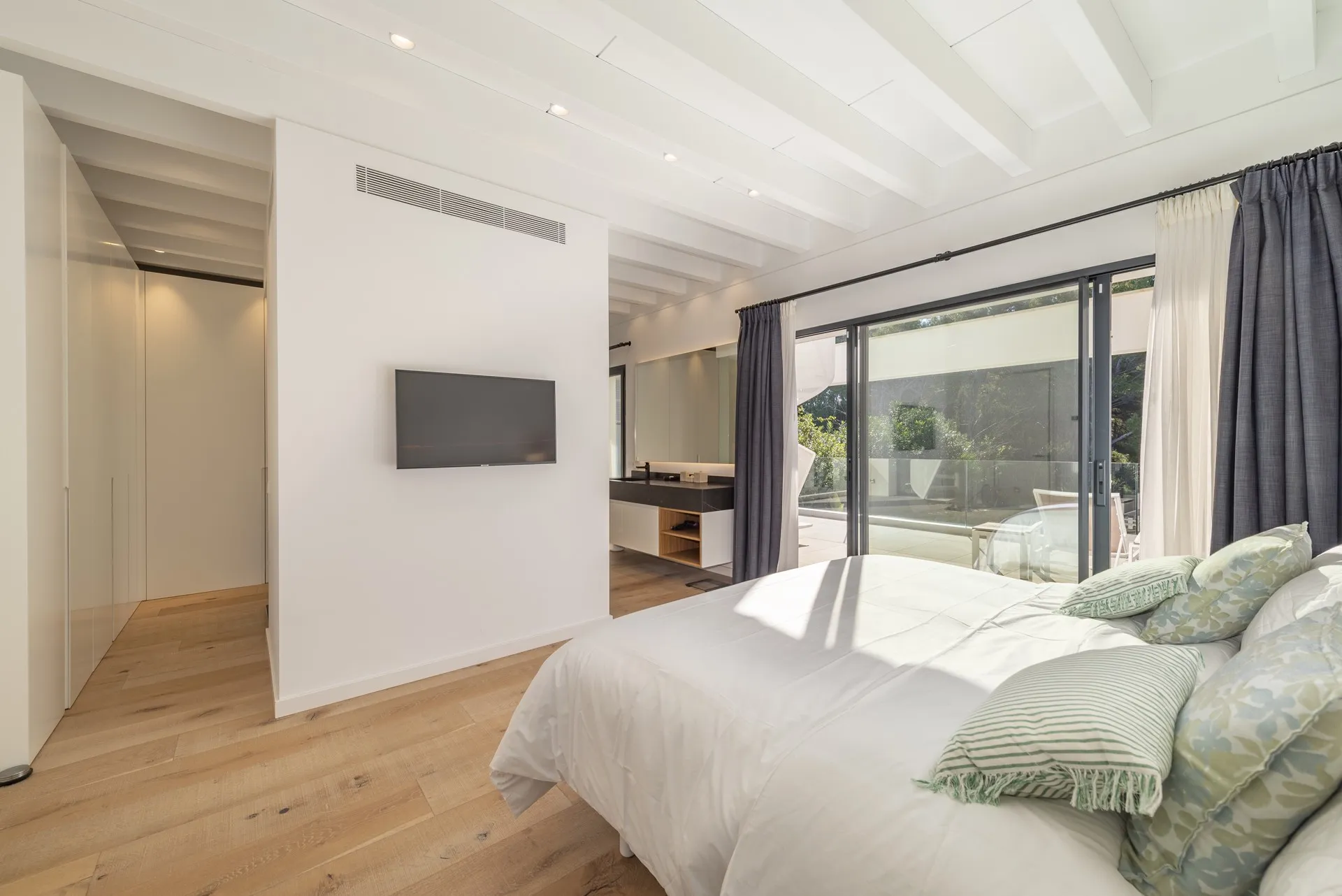 Fantastyczny, nowoczesny dom na plaży na Majorce-11