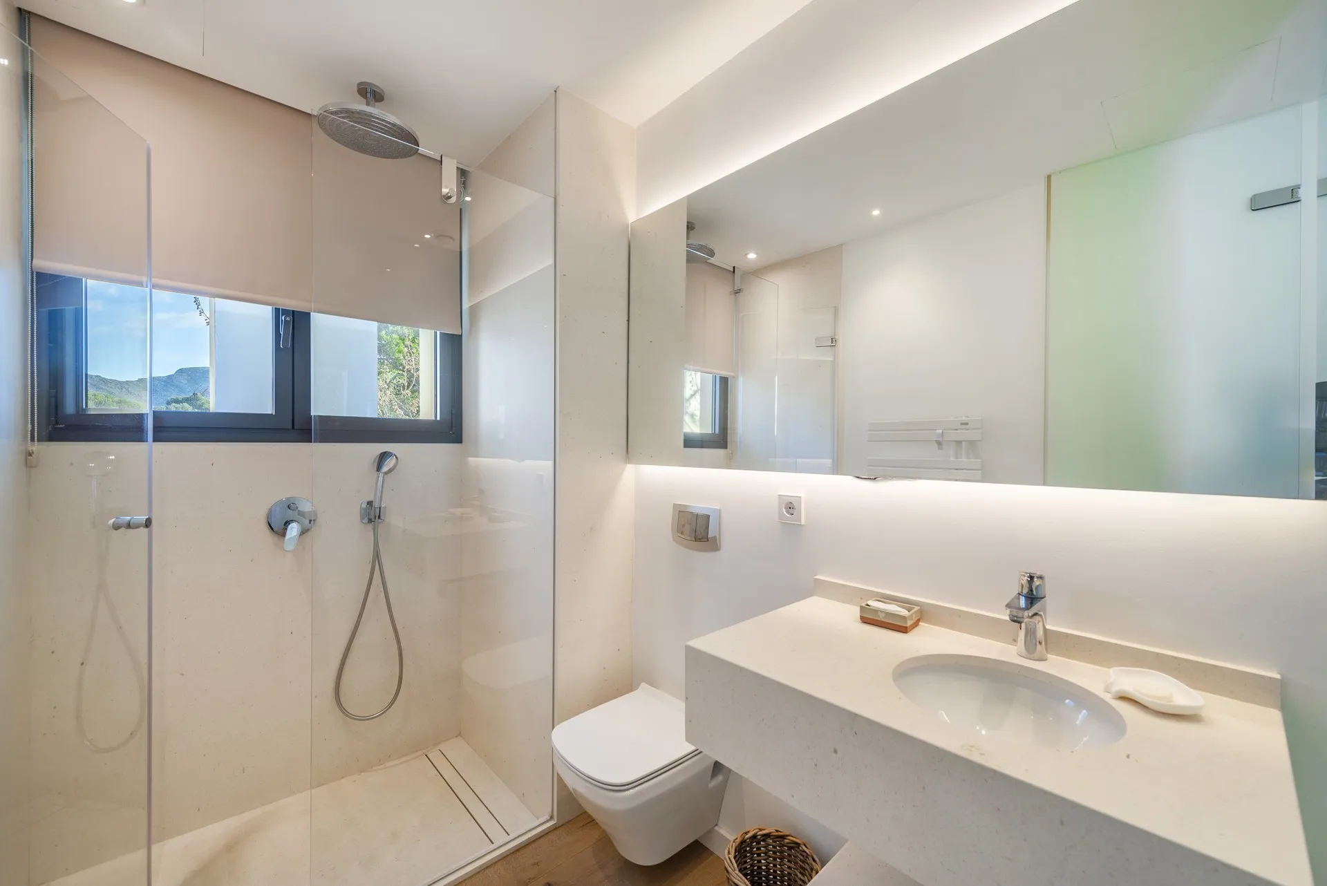 Фантастический, современный пляжный дом на Майорке-19