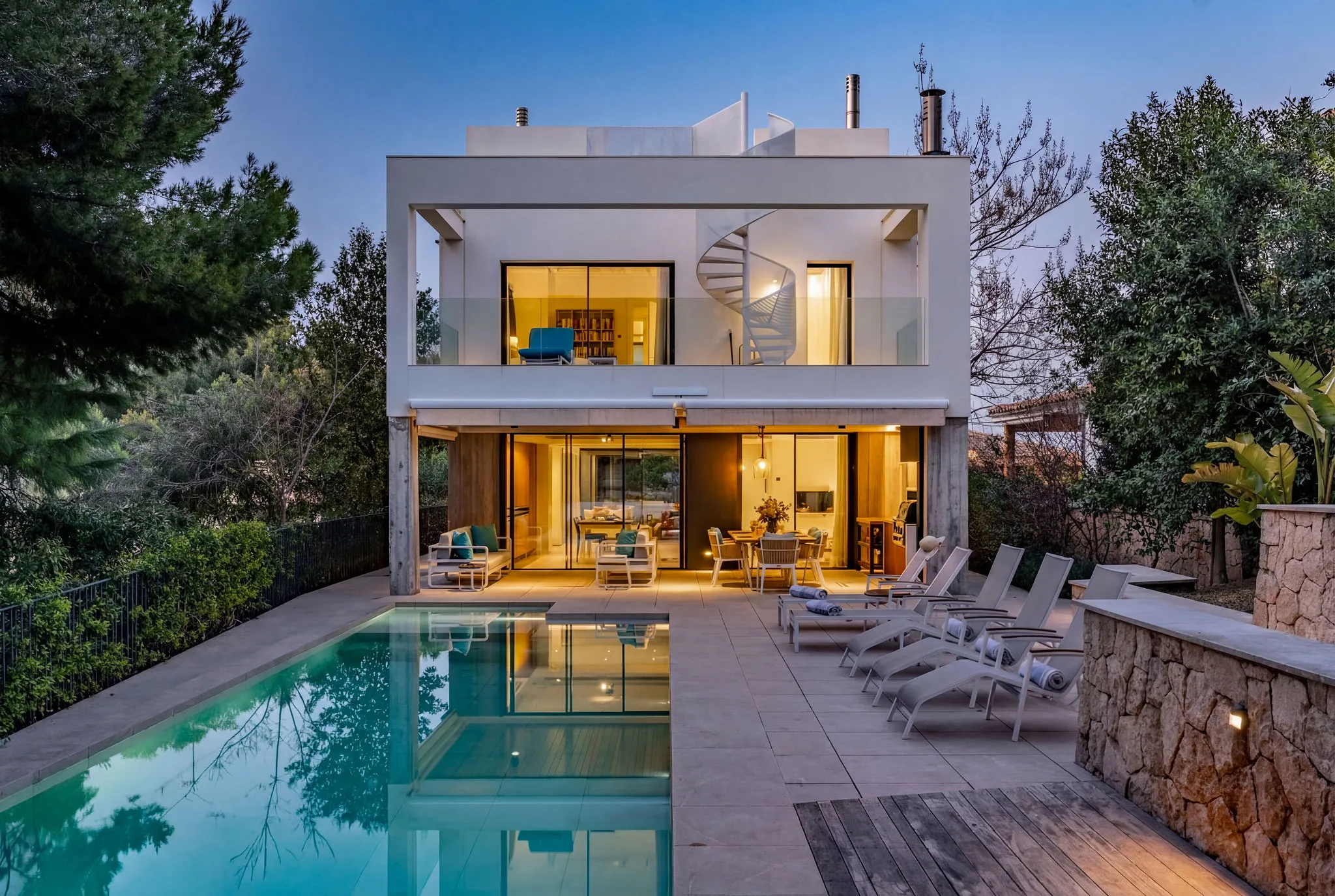 Excepcional vivienda ultramoderna de 4 dormitorios, a pocos pasos de una impresionante playa de arena-1