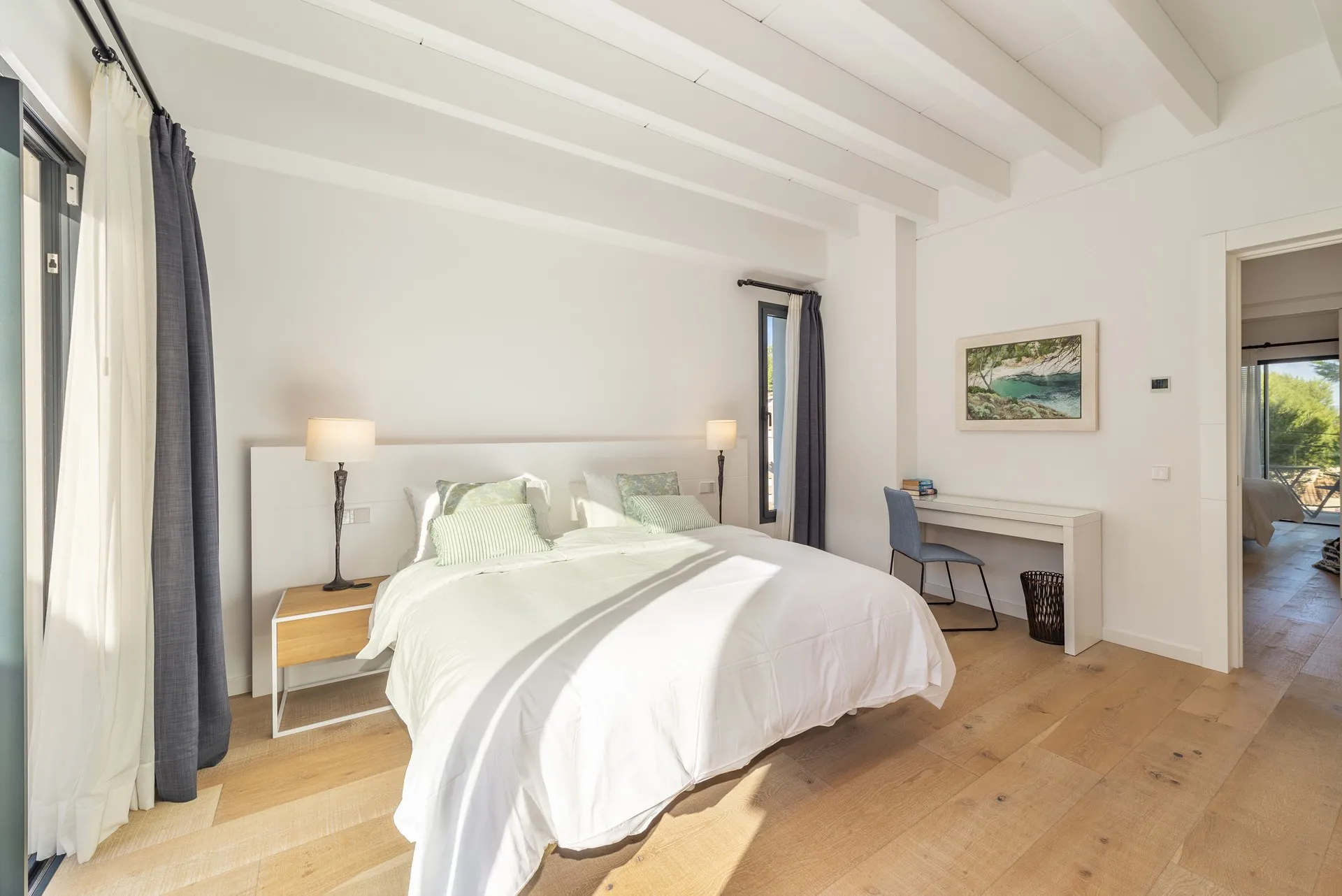 Фантастический, современный пляжный дом на Майорке-10