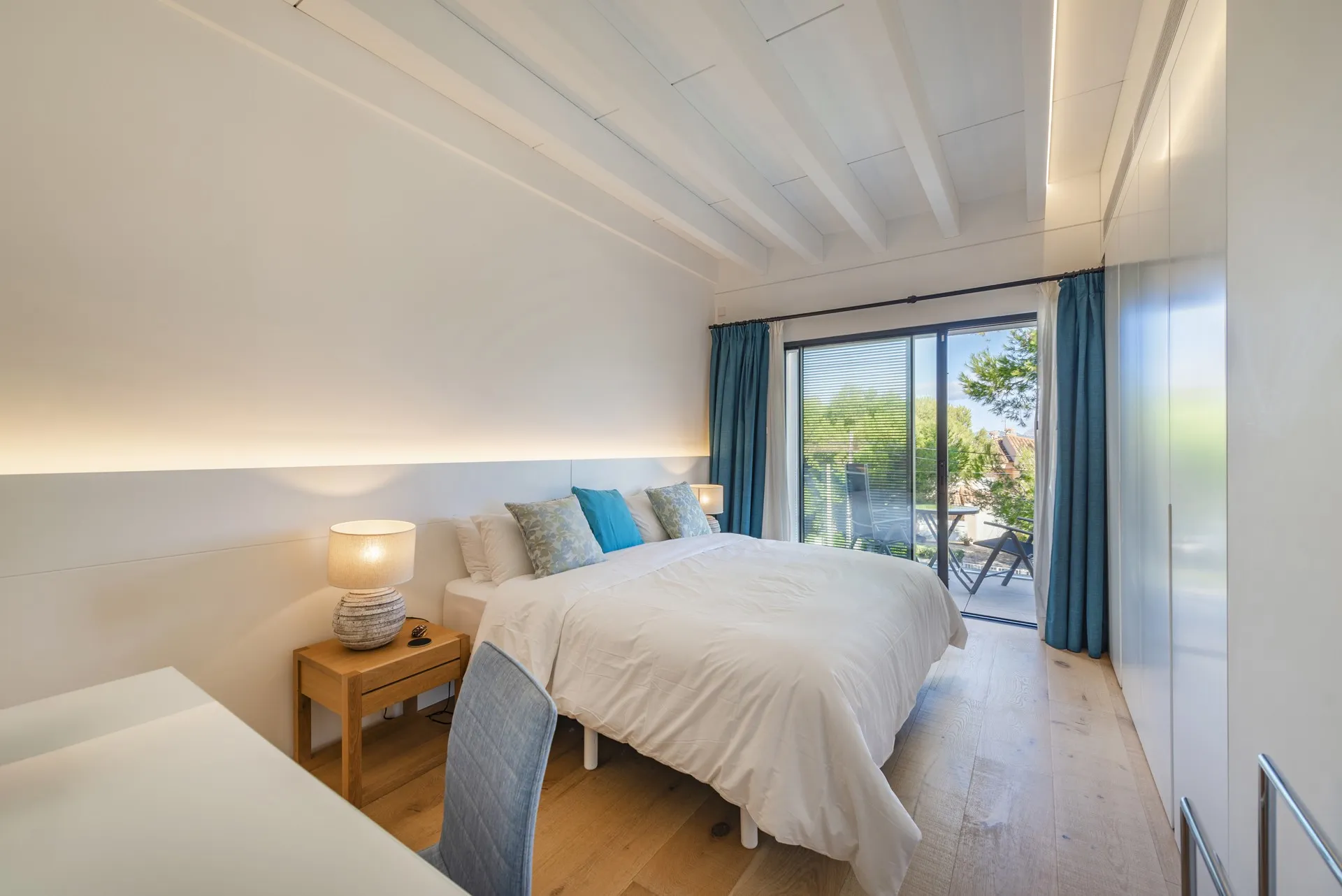 Фантастический, современный пляжный дом на Майорке-14