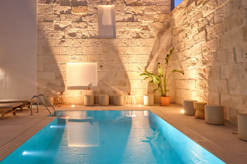Modern hotel with authentic charm and 18 double rooms-19