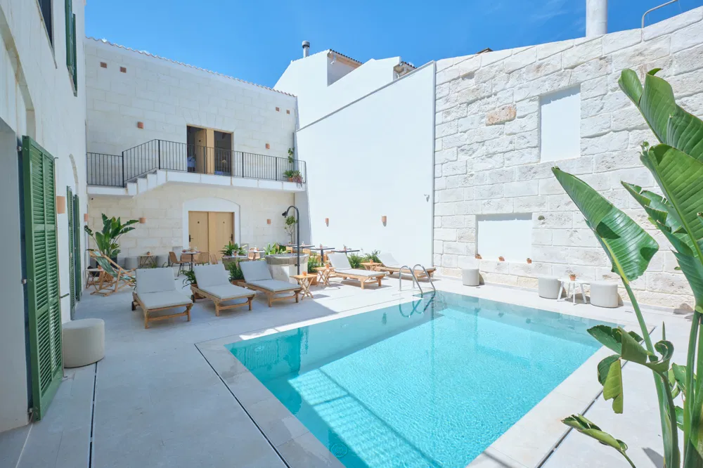 Modern hotel with authentic charm and 18 double rooms-2