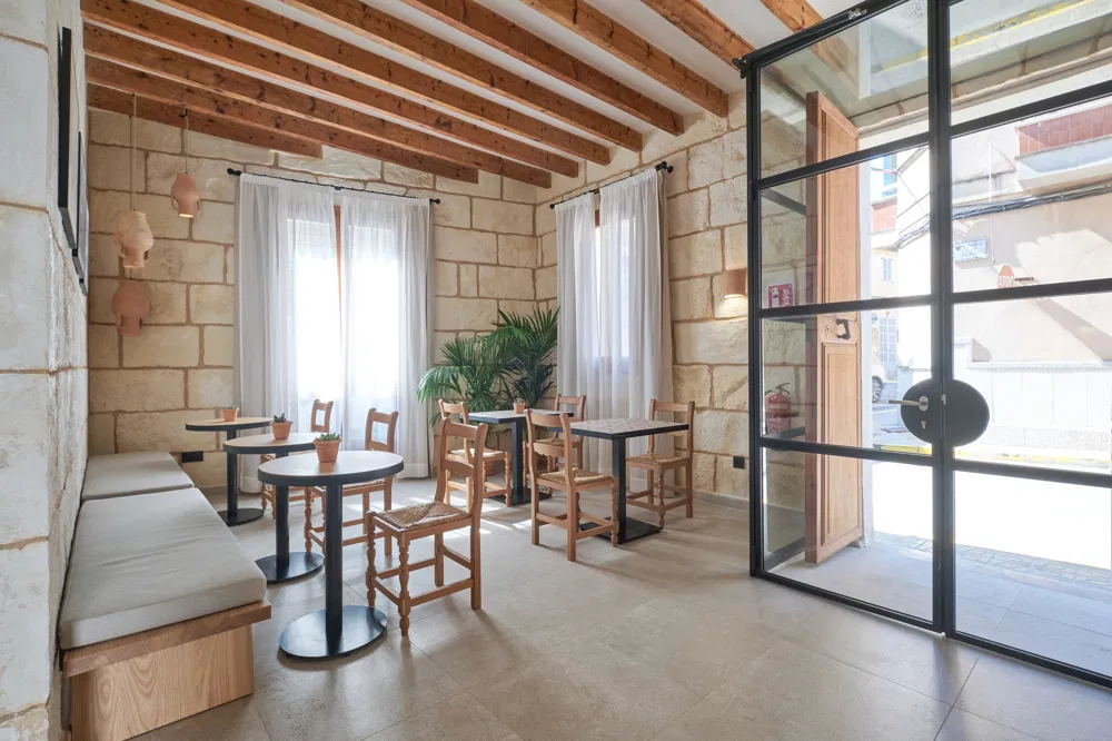 Modern hotel with authentic charm and 18 double rooms-9