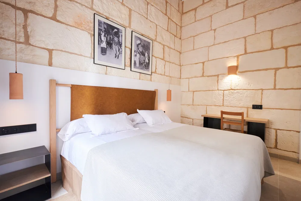 Modern hotel with authentic charm and 18 double rooms-17