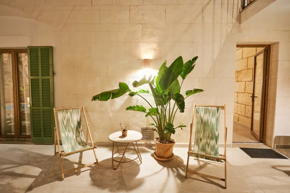 Modern hotel with authentic charm and 18 double rooms-18