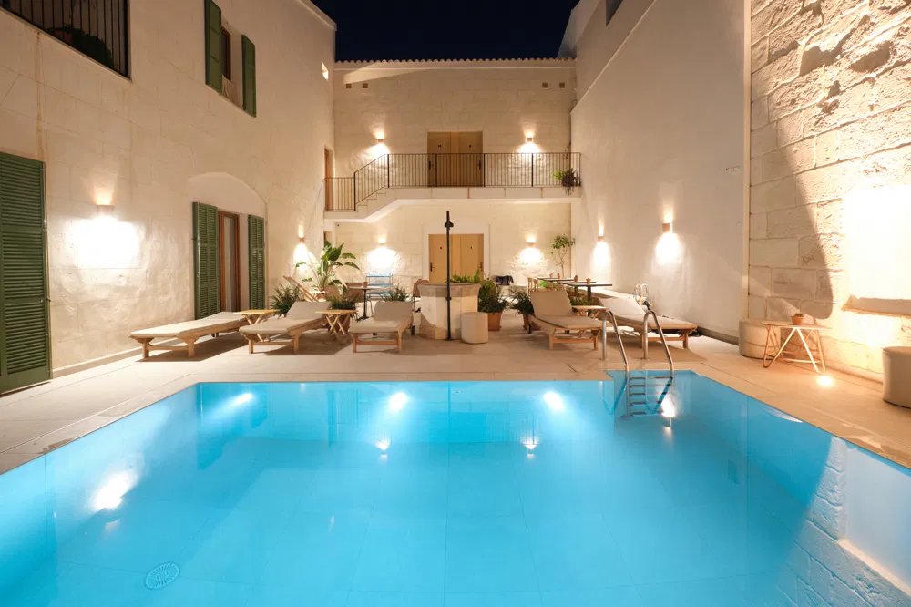 Modern hotel with authentic charm and 18 double rooms-20