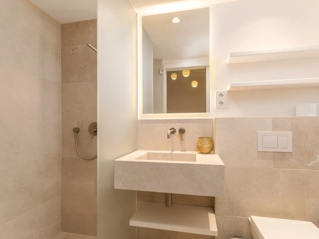 Luxe appartement met terras met zeezicht & parkeerplaats in Palma-11