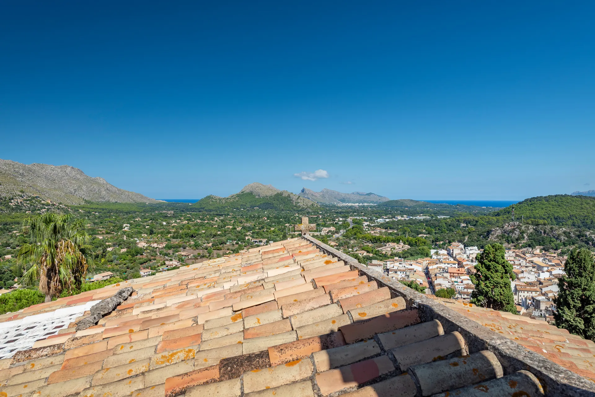 Encantadora casa en lo alto del Monte Calvario con vistas al mar y la montaña-17