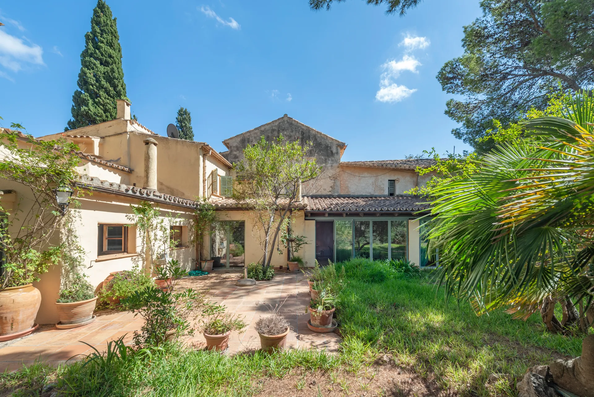Encantadora casa en lo alto del Monte Calvario con vistas al mar y la montaña-24