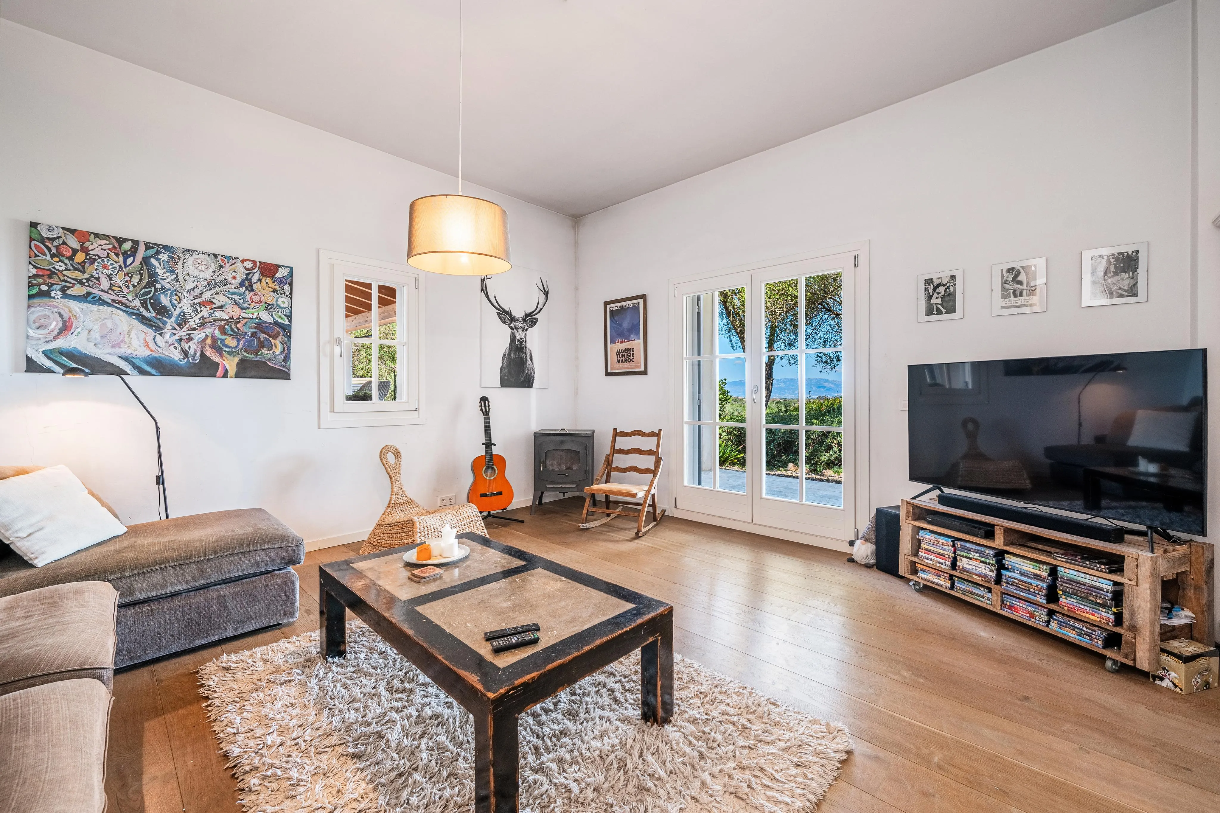 Udsøgt landsted med betagende udsigt over bjergene-6