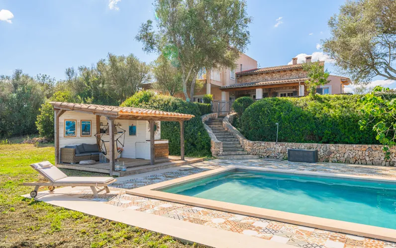 Finca Exquisita con Impresionantes Vistas a la Montaña