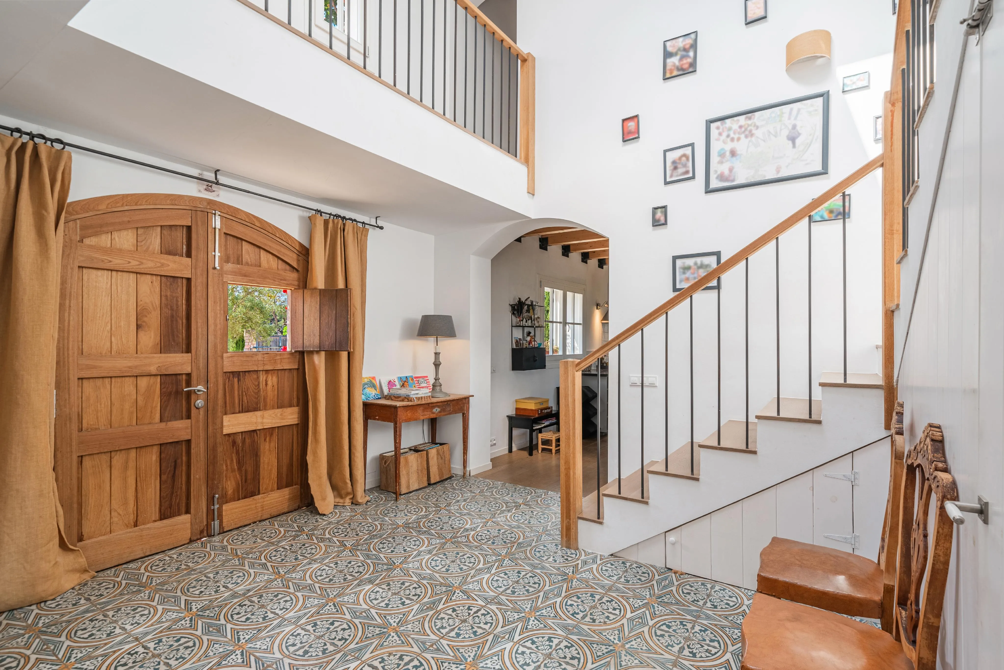 Udsøgt landsted med betagende udsigt over bjergene-5