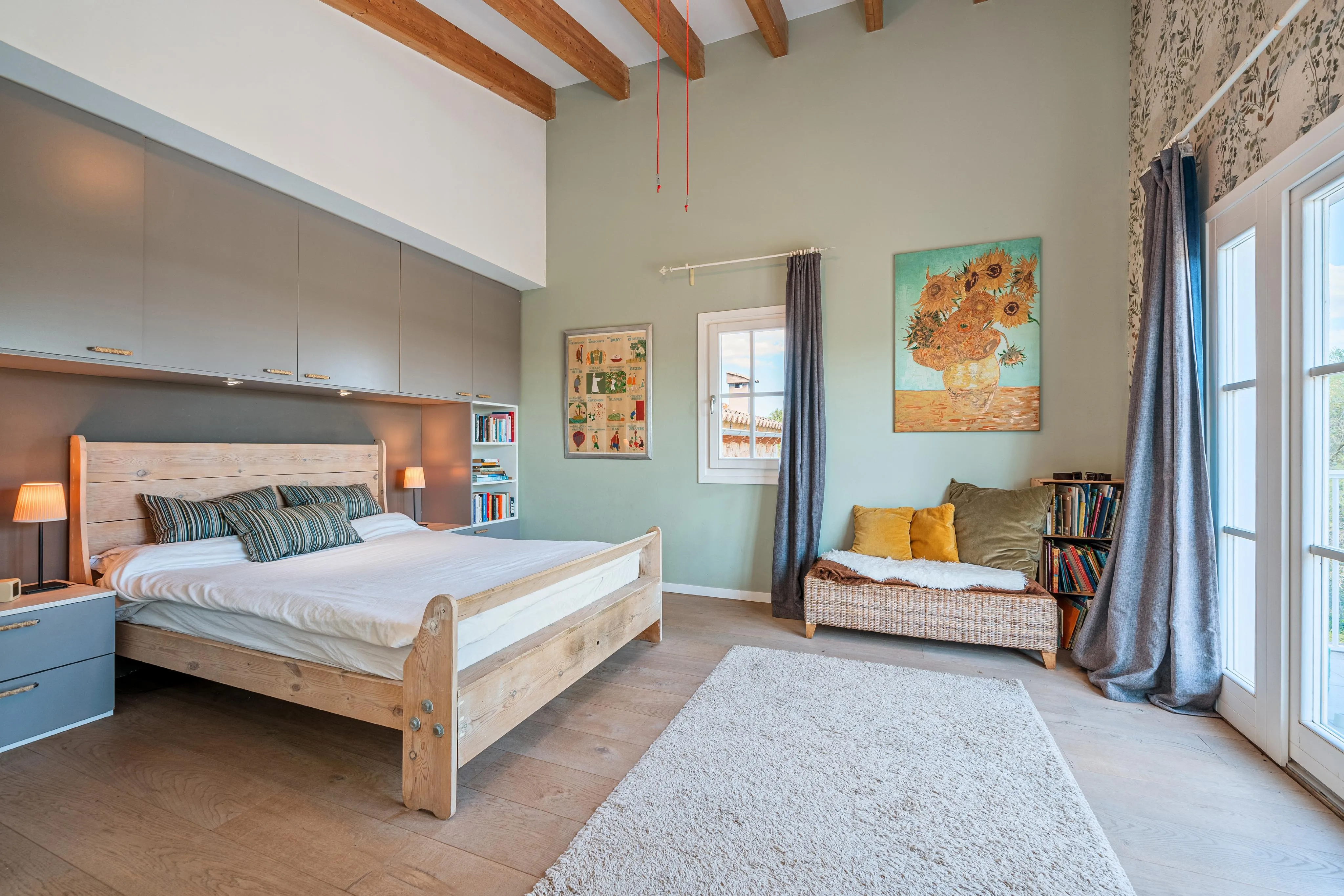 Udsøgt landsted med betagende udsigt over bjergene-9