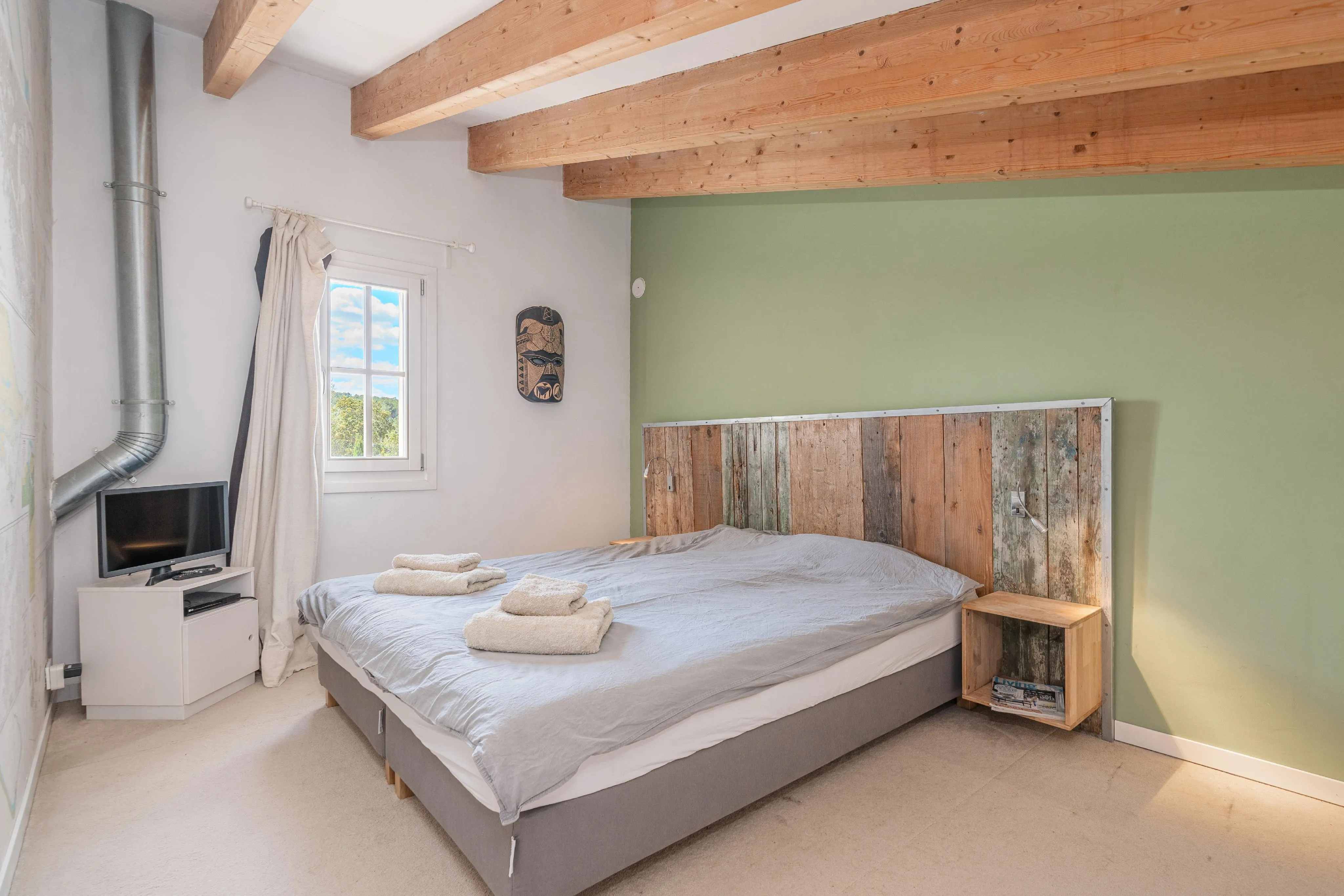 Udsøgt landsted med betagende udsigt over bjergene-13