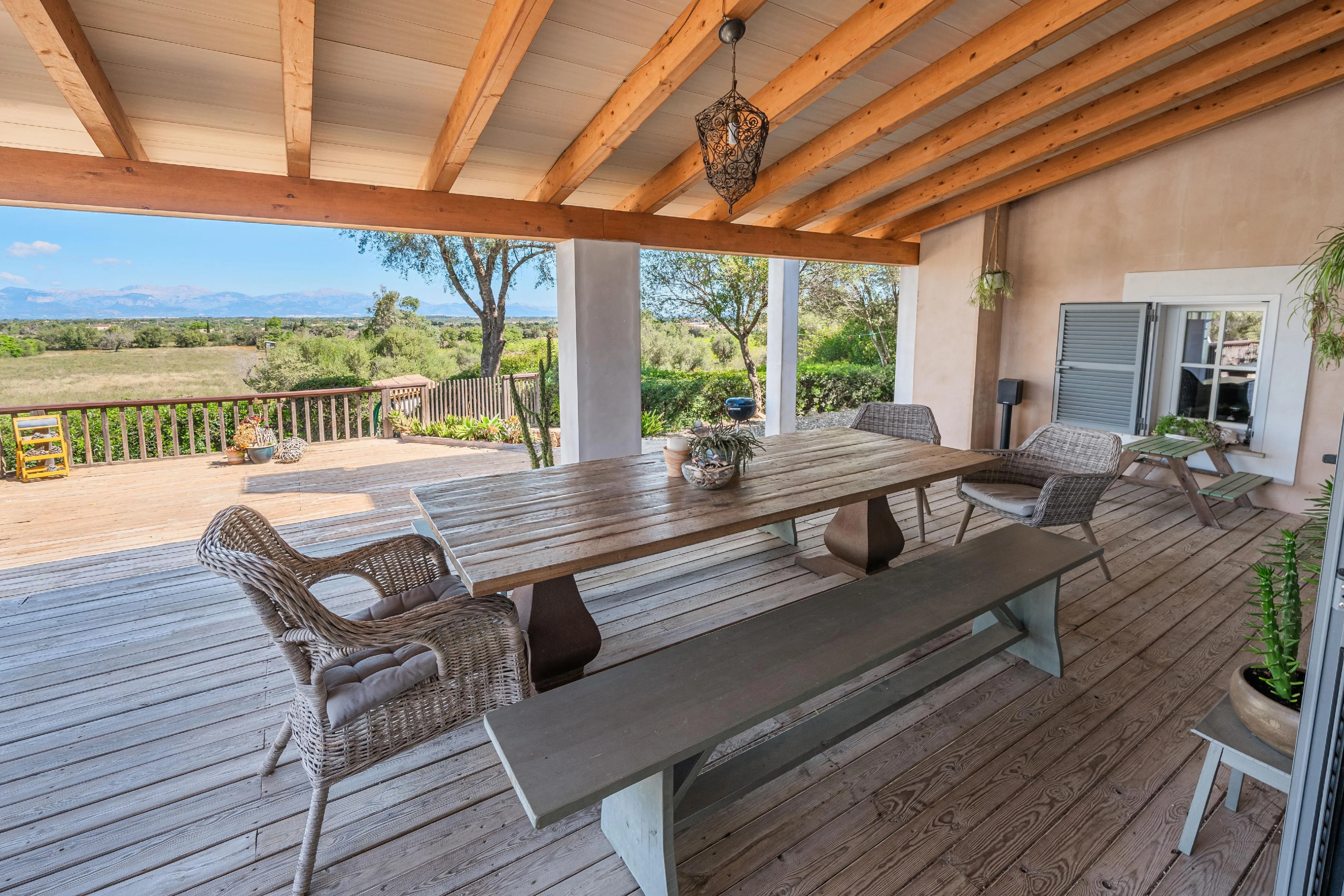 Udsøgt landsted med betagende udsigt over bjergene-4