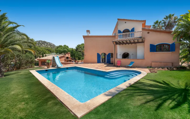 Mediterranean charm with exceptional potential in a sought-after location in Santa Ponsa
