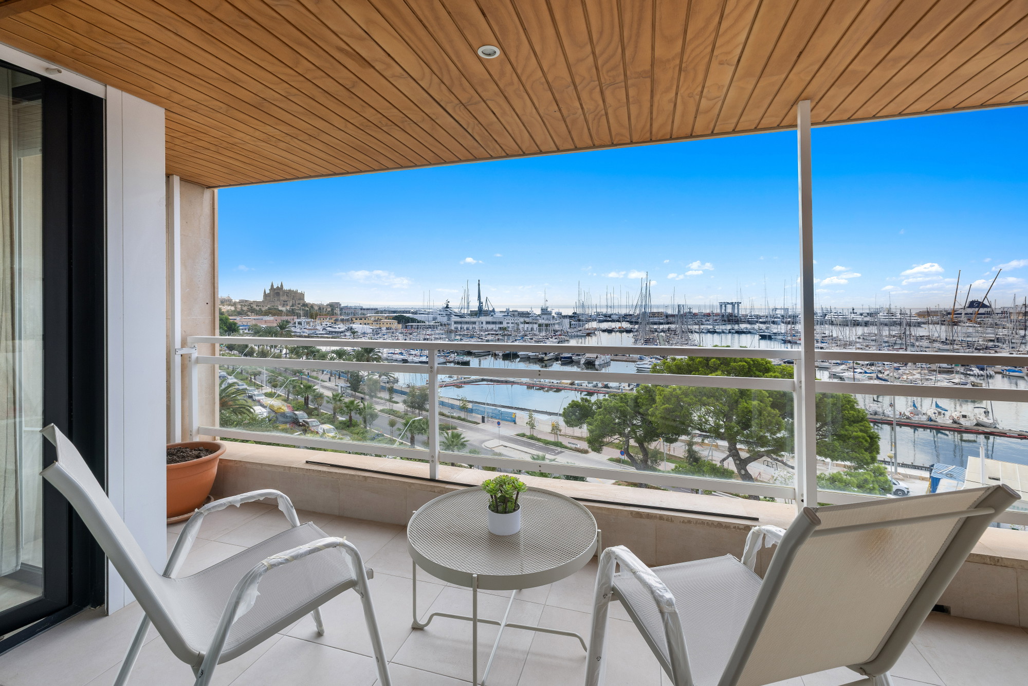 Appartement met uitzicht op zee in de haven van Palma