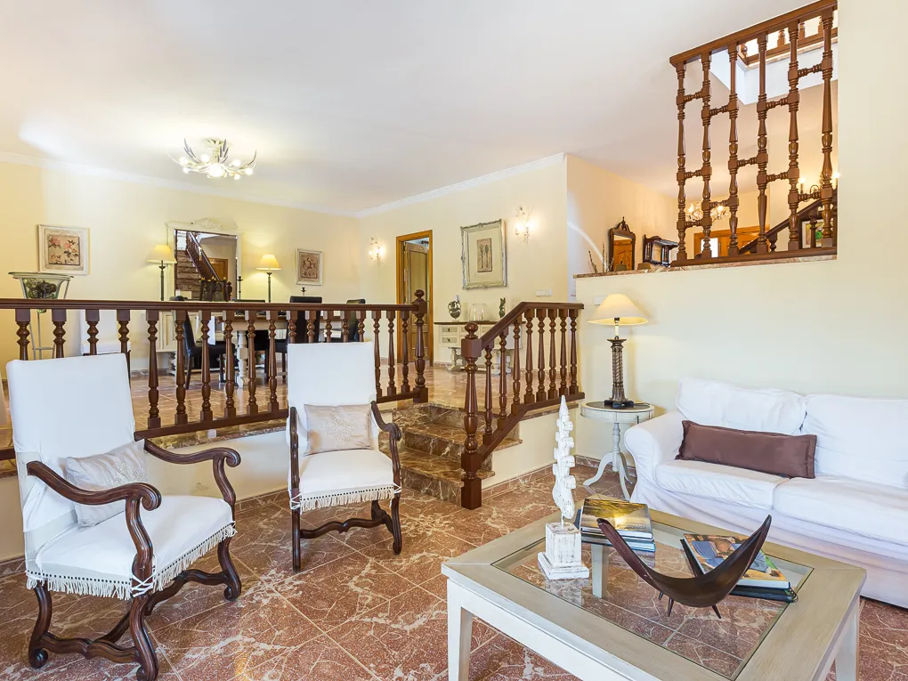 Schönes Landhaus mit Avocado-Farm-8