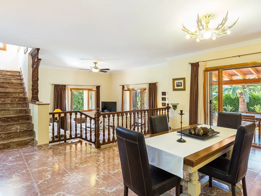 Schönes Landhaus mit Avocado-Farm-7