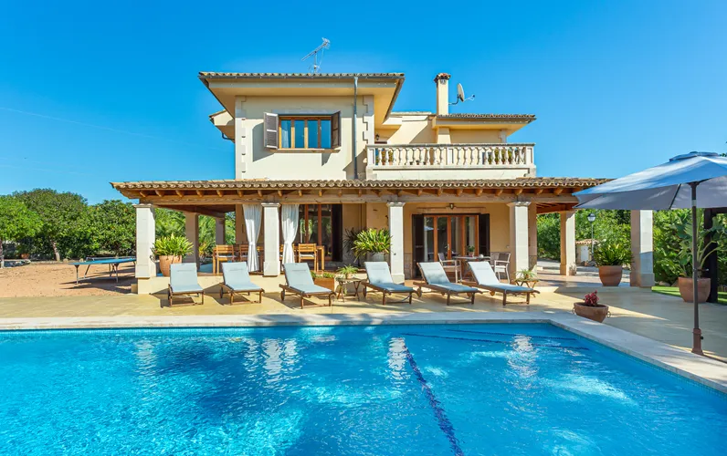 Finca mit Avocado-Plantage und Ferienvermietungslizenz in Son Sardina