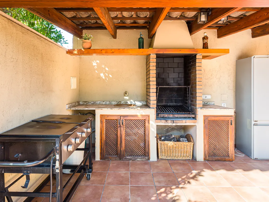 Schönes Landhaus mit Avocado-Farm-17