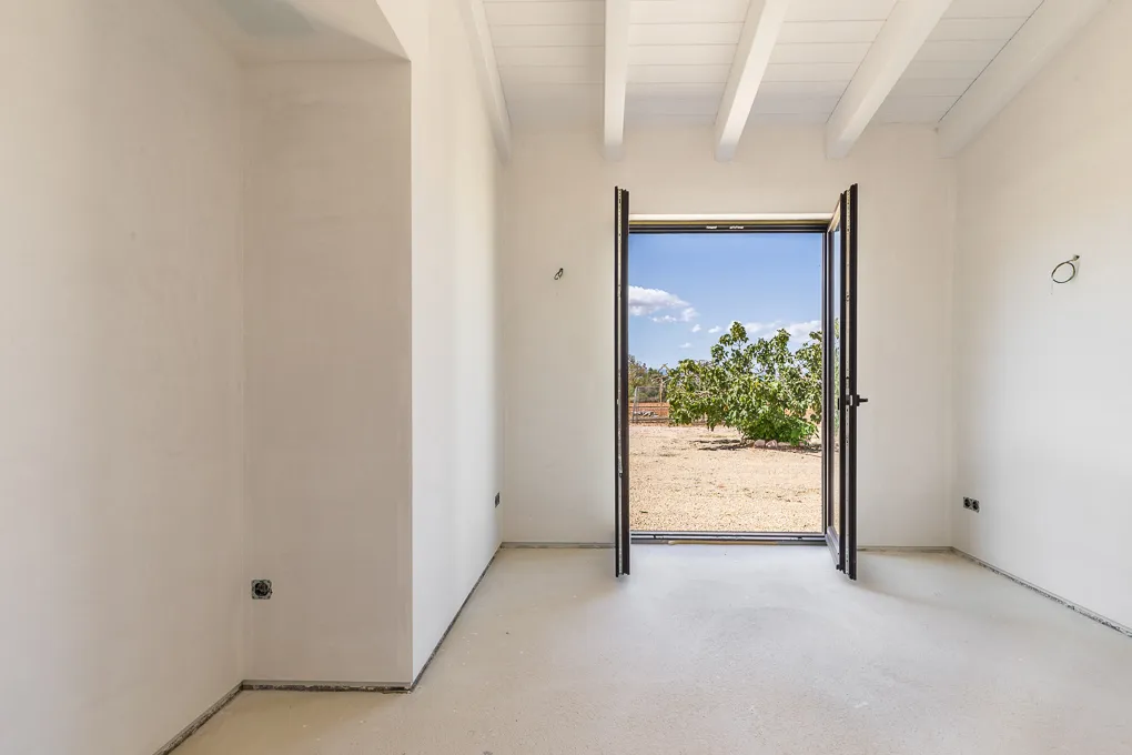 Moderna casa de camp de nova construcció-12