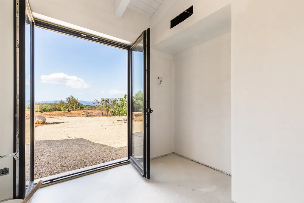 Moderna casa de camp de nova construcció-10