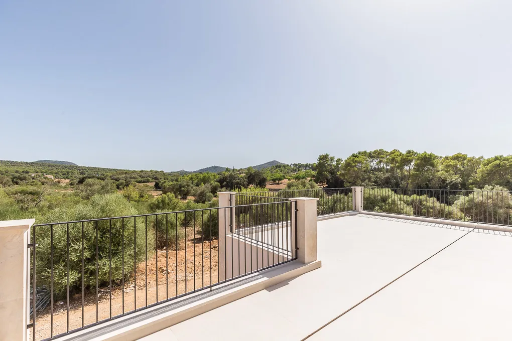 Moderna casa de camp de nova construcció-5