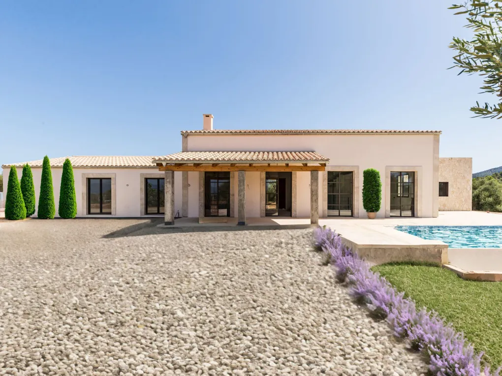 Moderna casa de camp de nova construcció-16