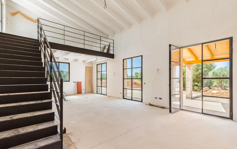 Moderna casa de campo de nueva construcción