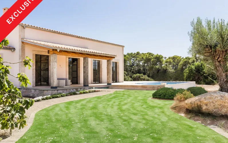 Moderna casa de camp de nova construcció