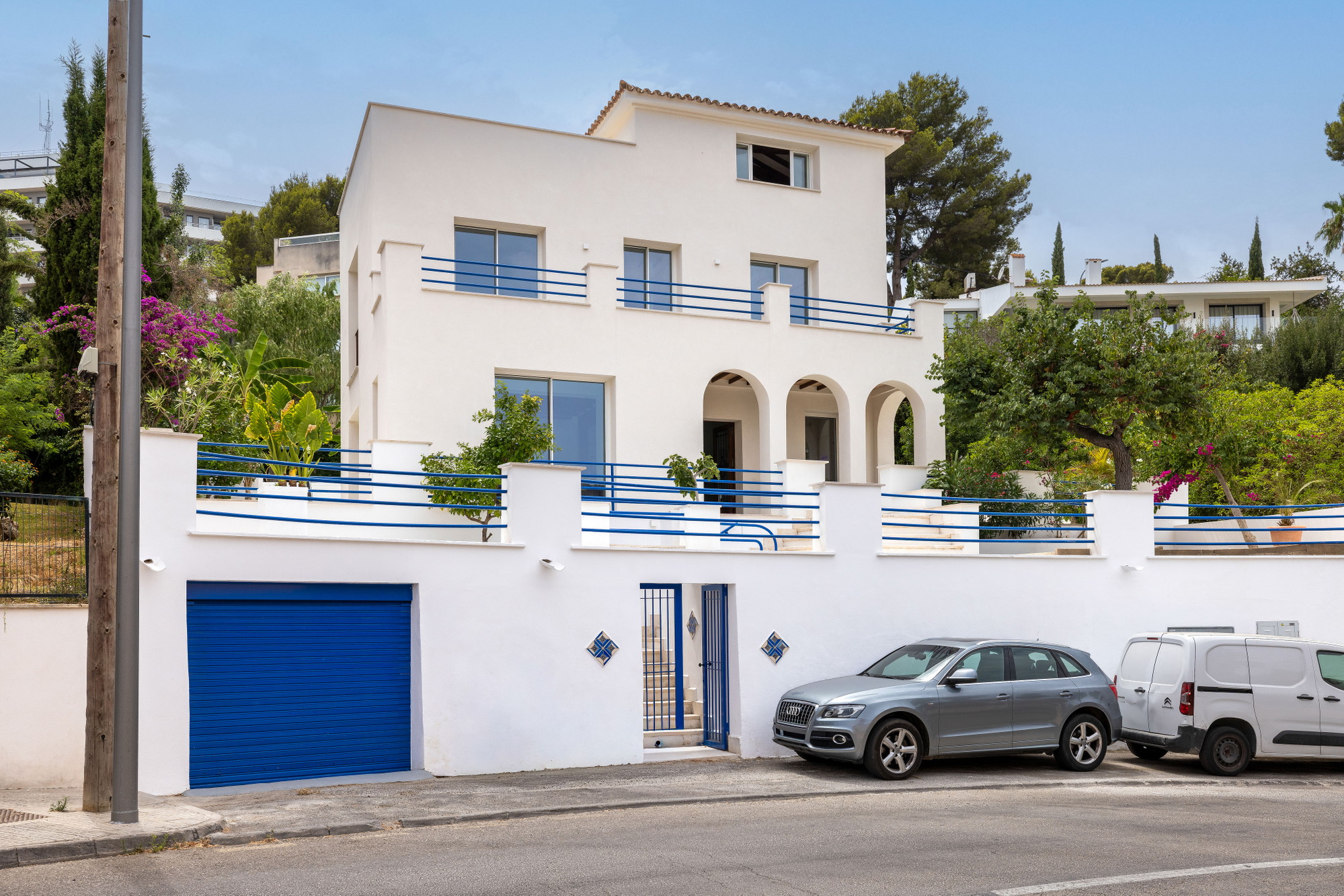 Beautifully renovated central house in Palma with Pool, Lush Garden & Cathedral Views-29