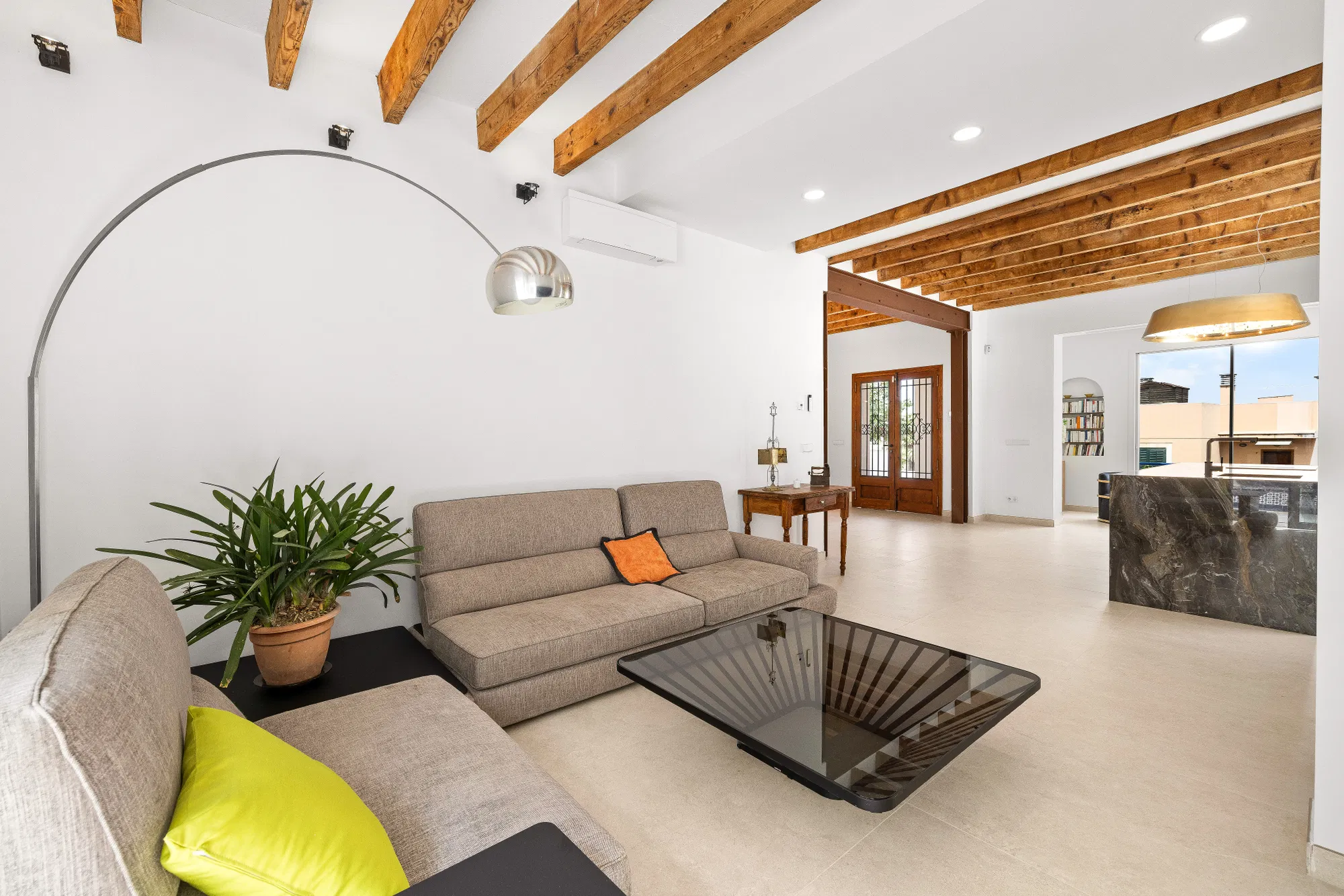Beautifully renovated central house in Palma with Pool, Lush Garden & Cathedral Views-5