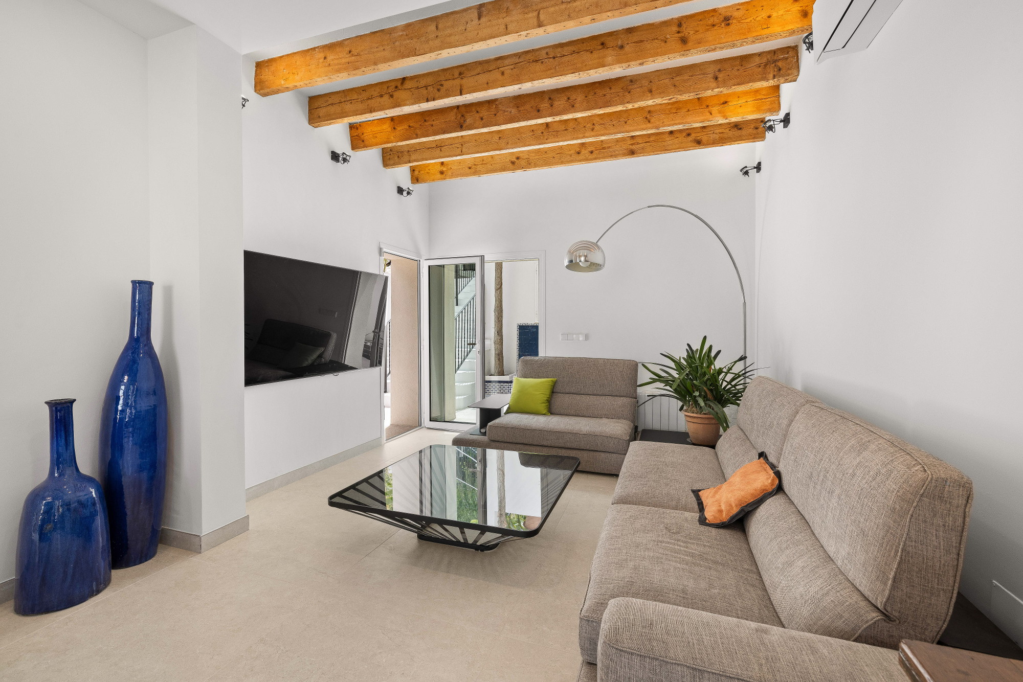 Beautifully renovated central house in Palma with Pool, Lush Garden & Cathedral Views-4