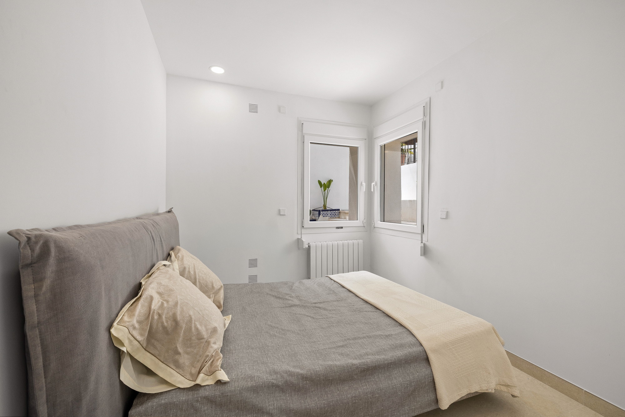 Beautifully renovated central house in Palma with Pool, Lush Garden & Cathedral Views-16