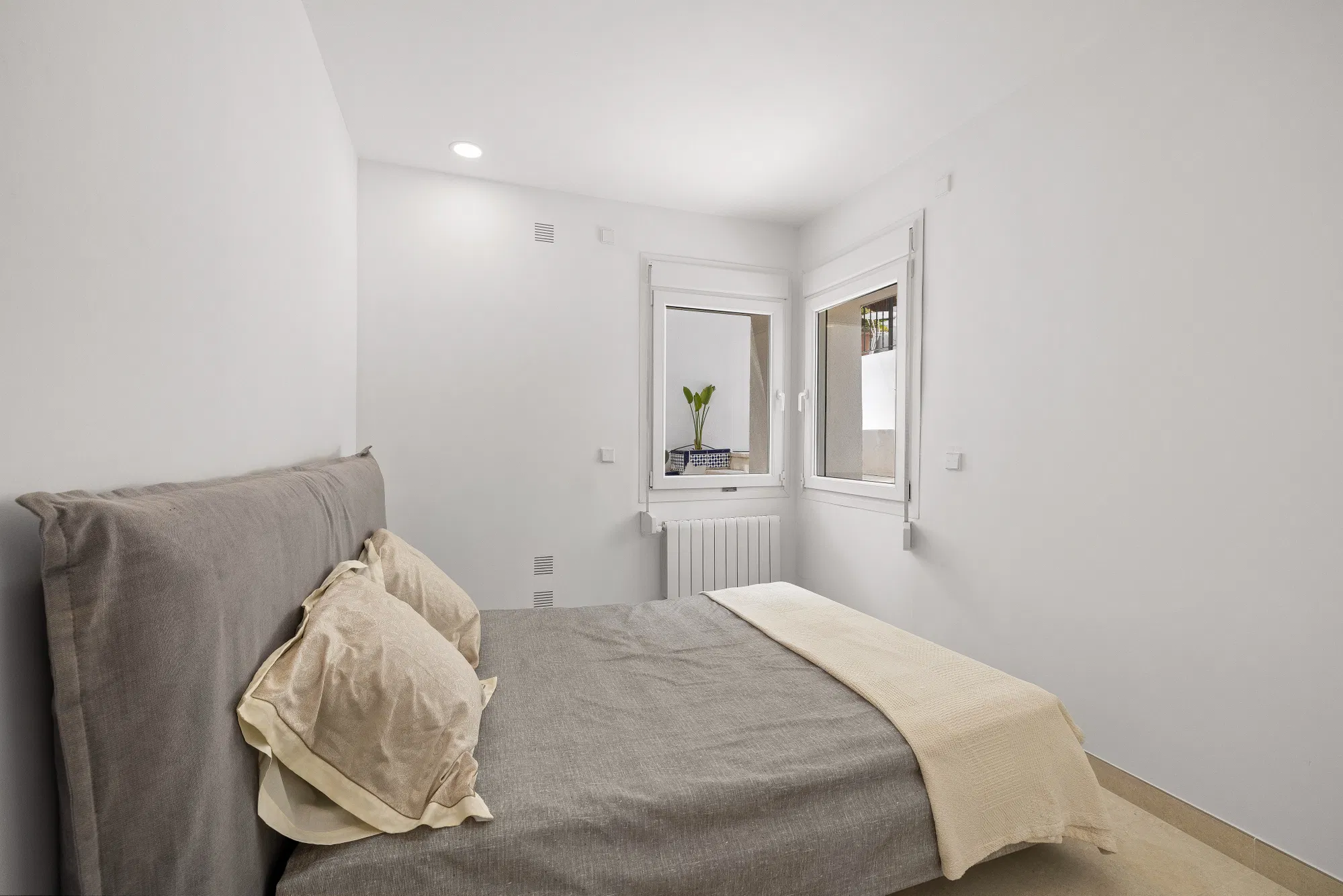 Beautifully renovated central house in Palma with Pool, Lush Garden & Cathedral Views-16