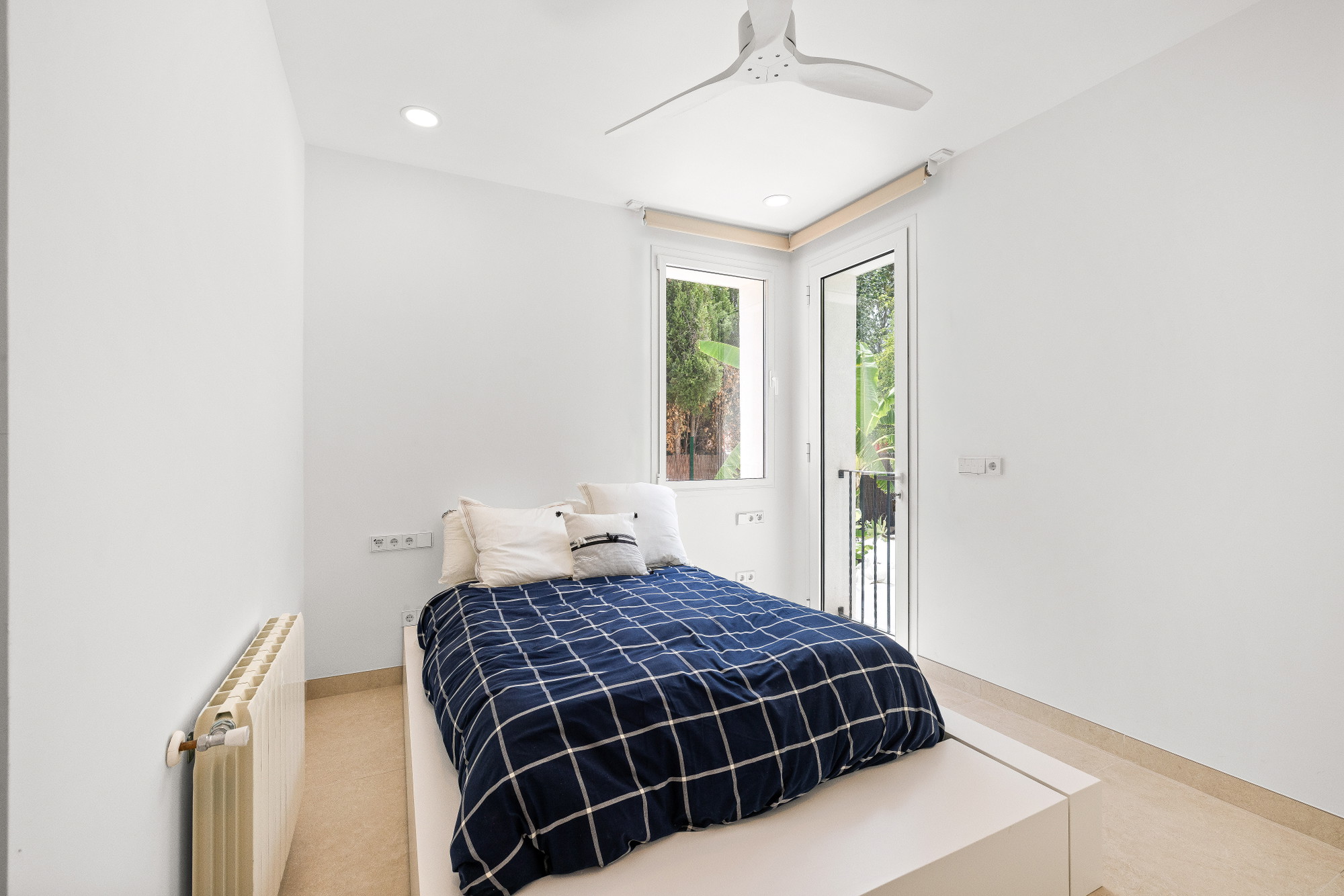 Beautifully renovated central house in Palma with Pool, Lush Garden & Cathedral Views-14