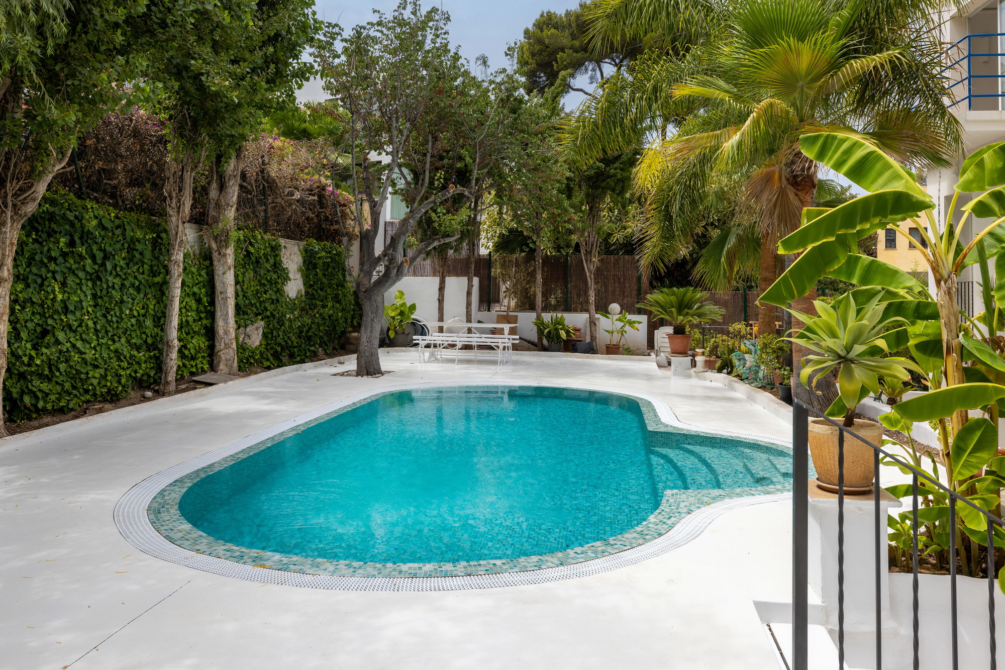 Beautifully renovated central house in Palma with Pool, Lush Garden & Cathedral Views-2