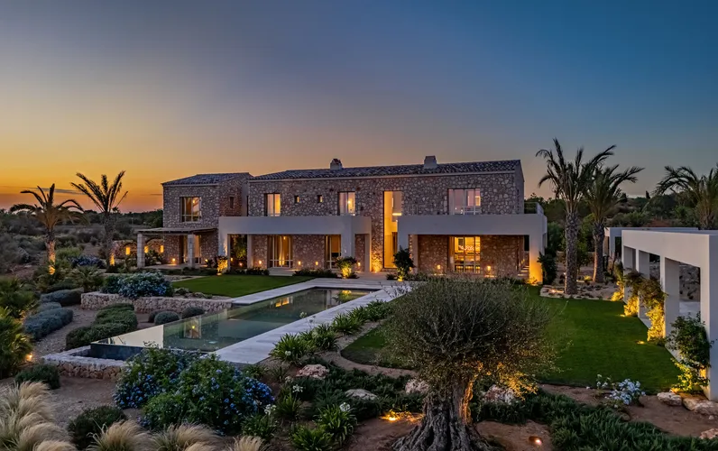 Exclusiva finca de nueva construcción con vista al mar – 
Una obra maestra del estilo de vida mediterráneo cerca de Santanyí