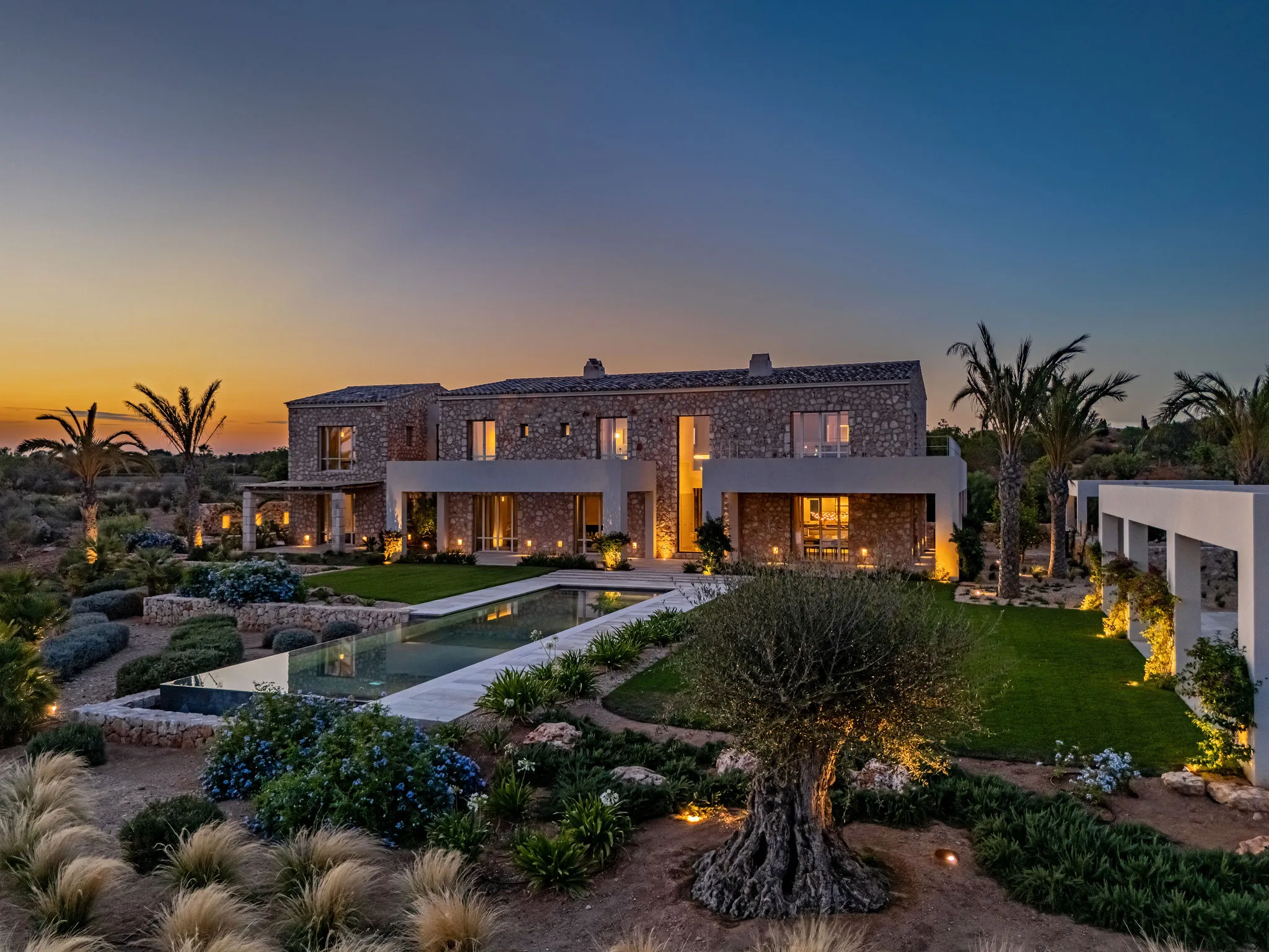 Esclusiva finca di nuova costruzione con vista sul mare -
Un capolavoro di stile di vita mediterraneo vicino a Santanyí-1