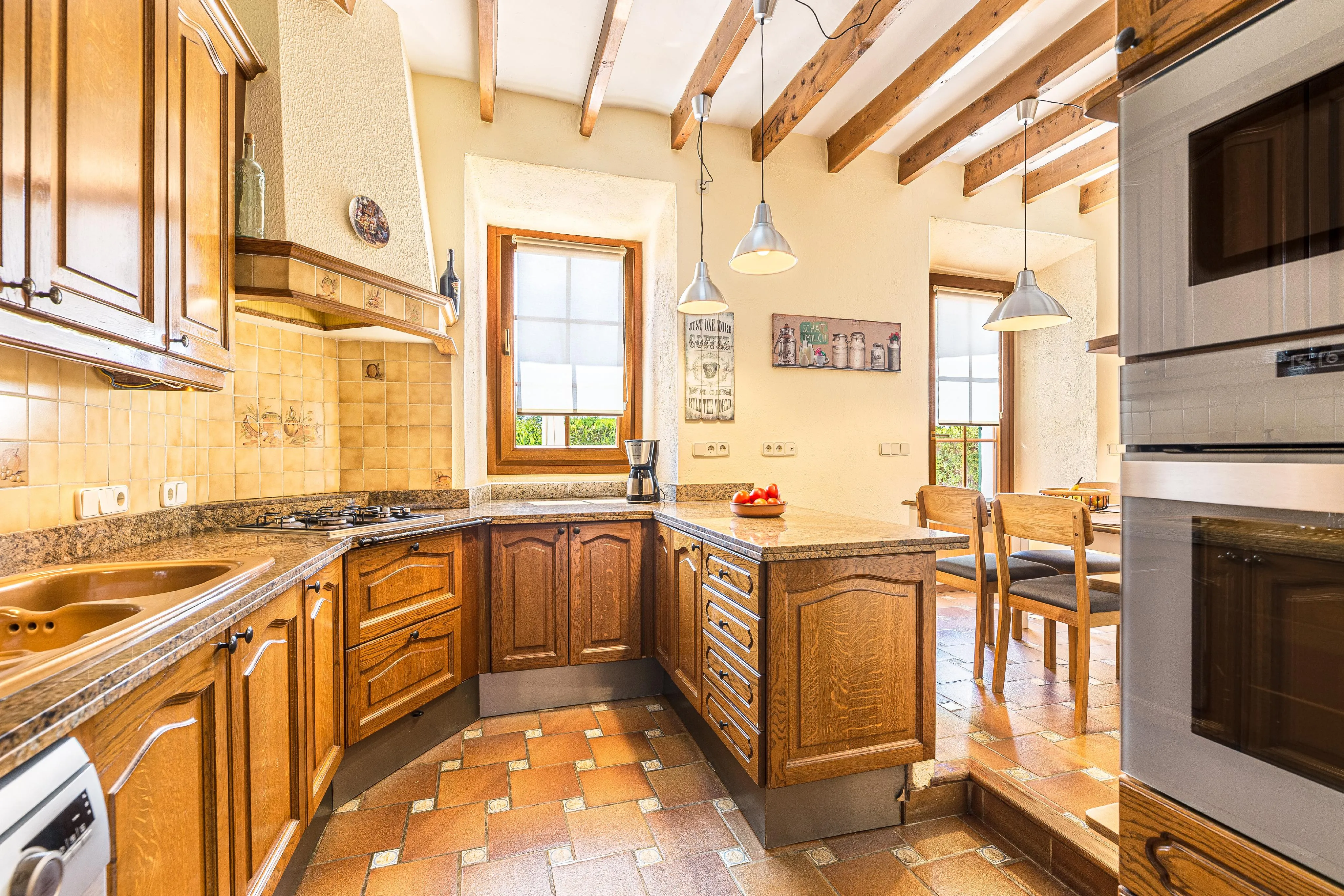 Landhus med pool tæt på Inca-7